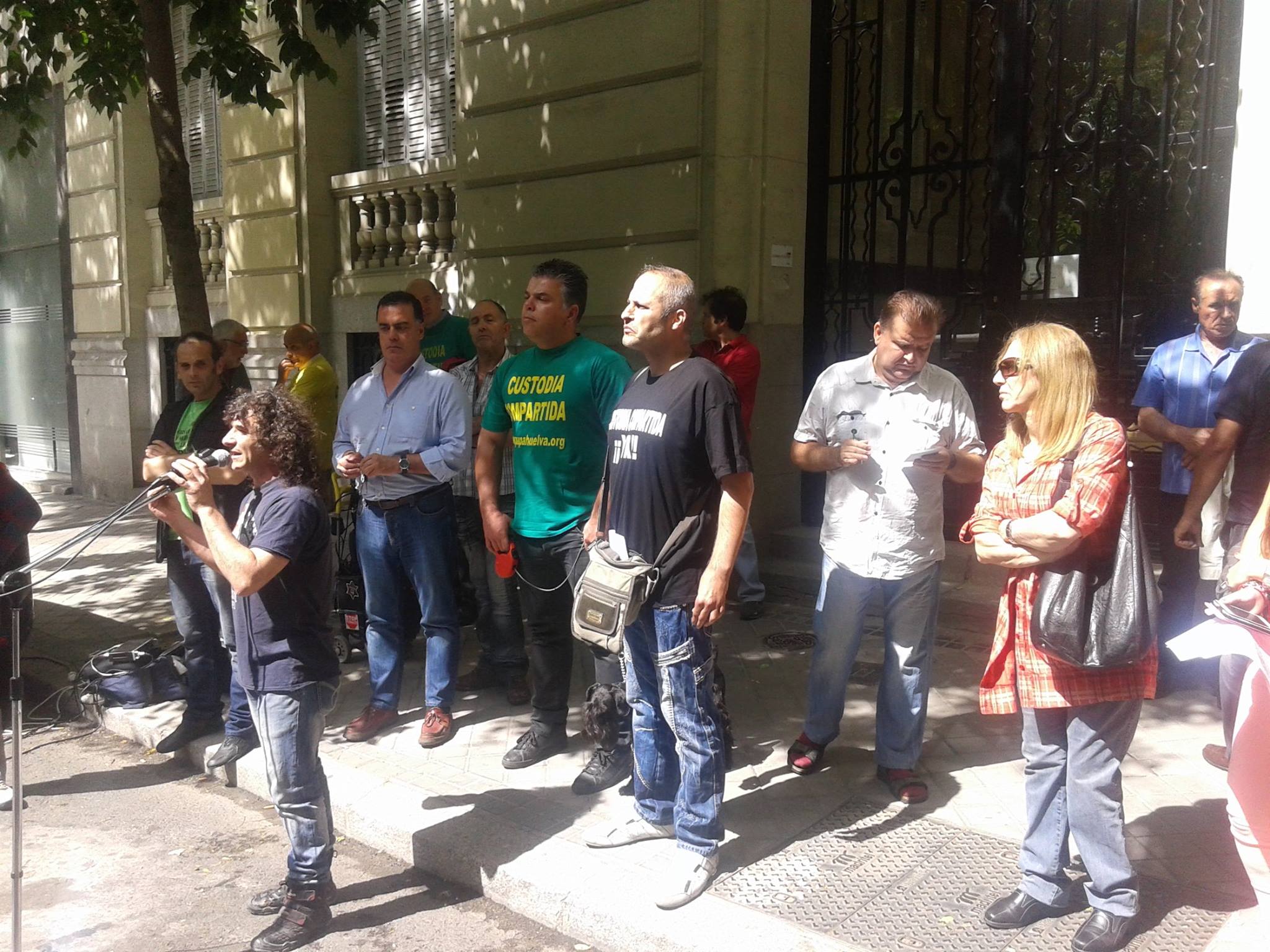 concentracion-ante-embajada-05